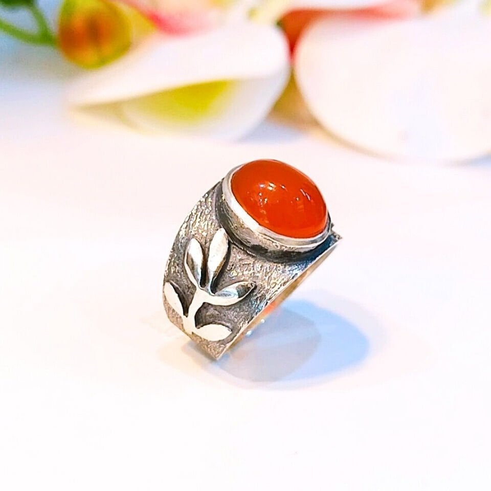 Karneol-Achat-Ring mit besonderem Design – OTS1175