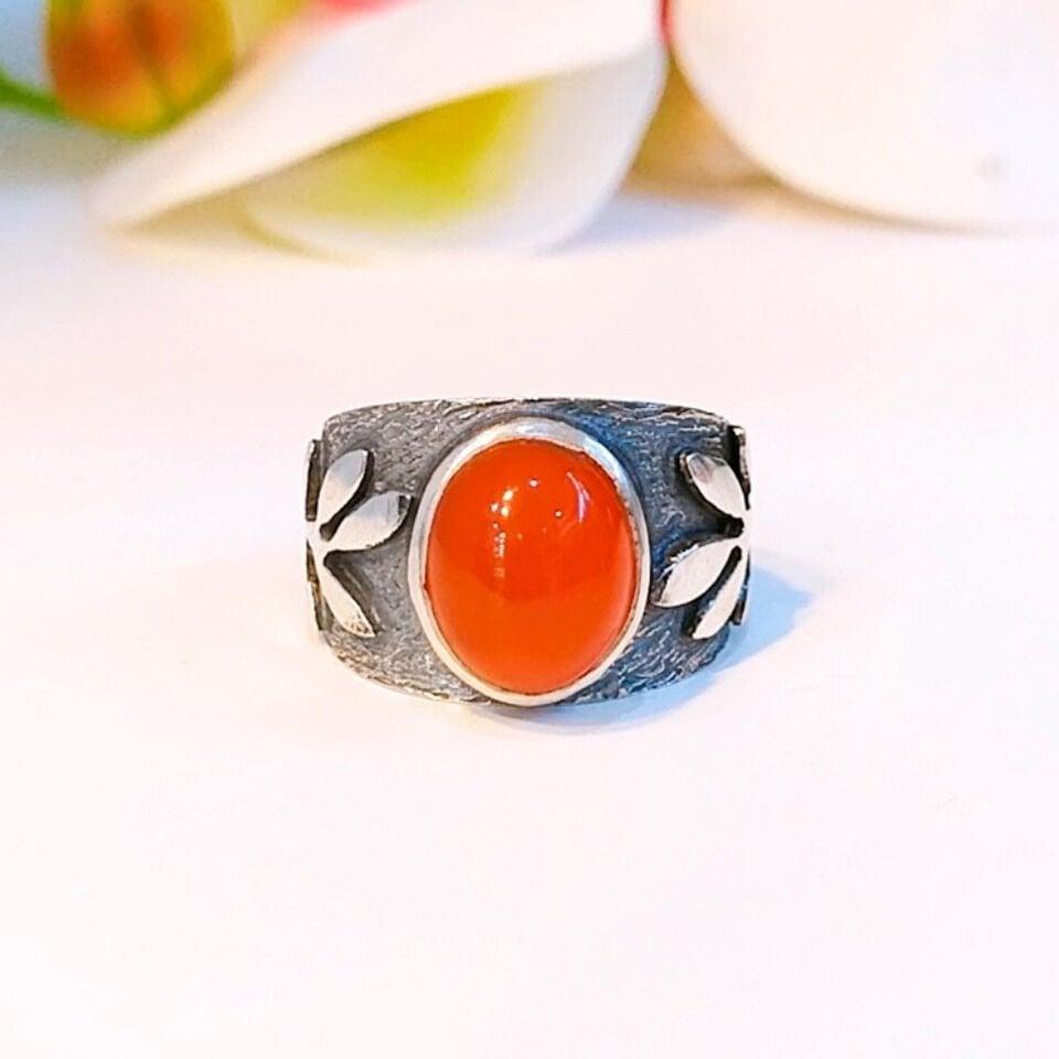 Karneol-Achat-Ring mit besonderem Design – OTS1175