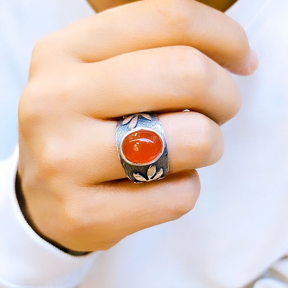 Karneol-Achat-Ring mit besonderem Design – OTS1175