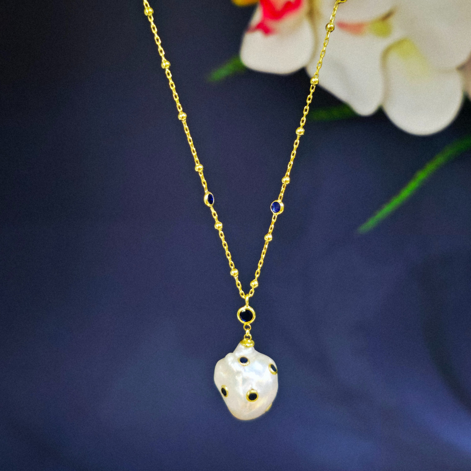 Halskette mit Barockperlen und besonderem Design – TSR1401