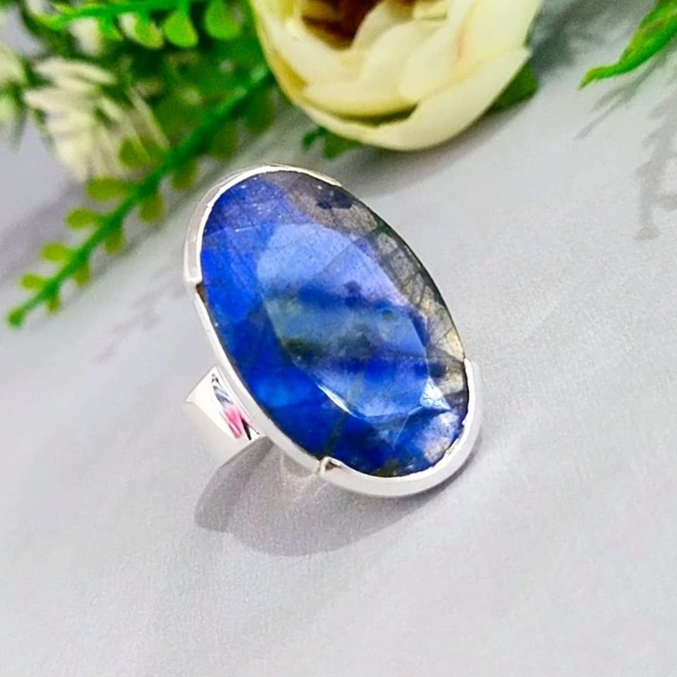 Labradorit-Stein-Ring mit besonderem Design – OTS995