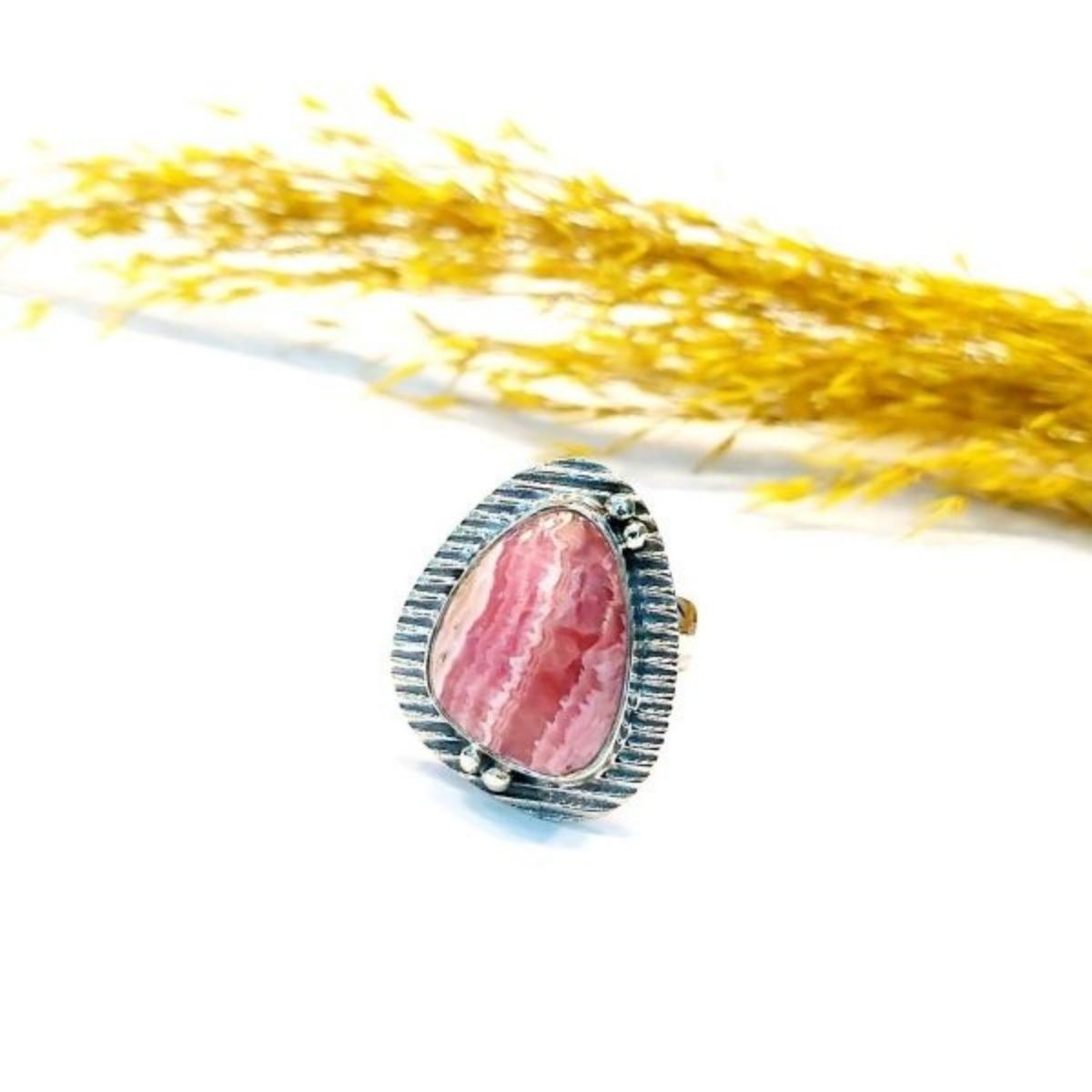 Rhodochrosit-Stein-Ring mit besonderem Design