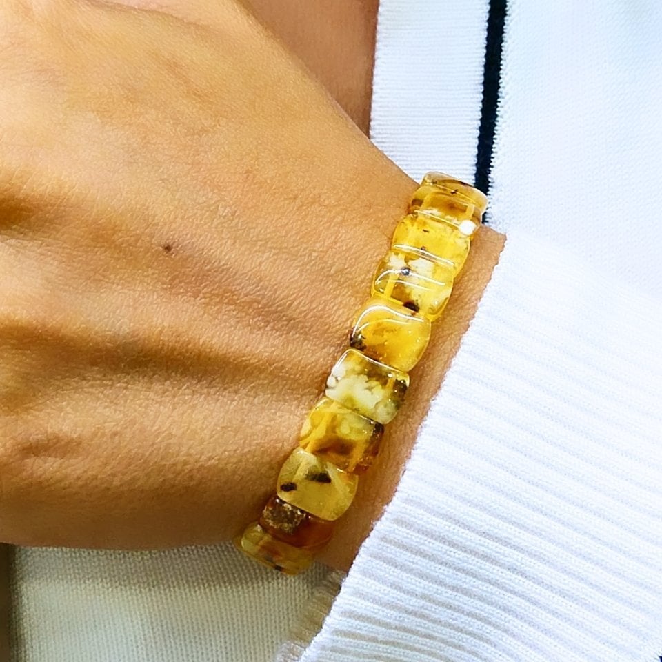 Tropfenförmiges Bernstein-Natursteinarmband - KHR569
