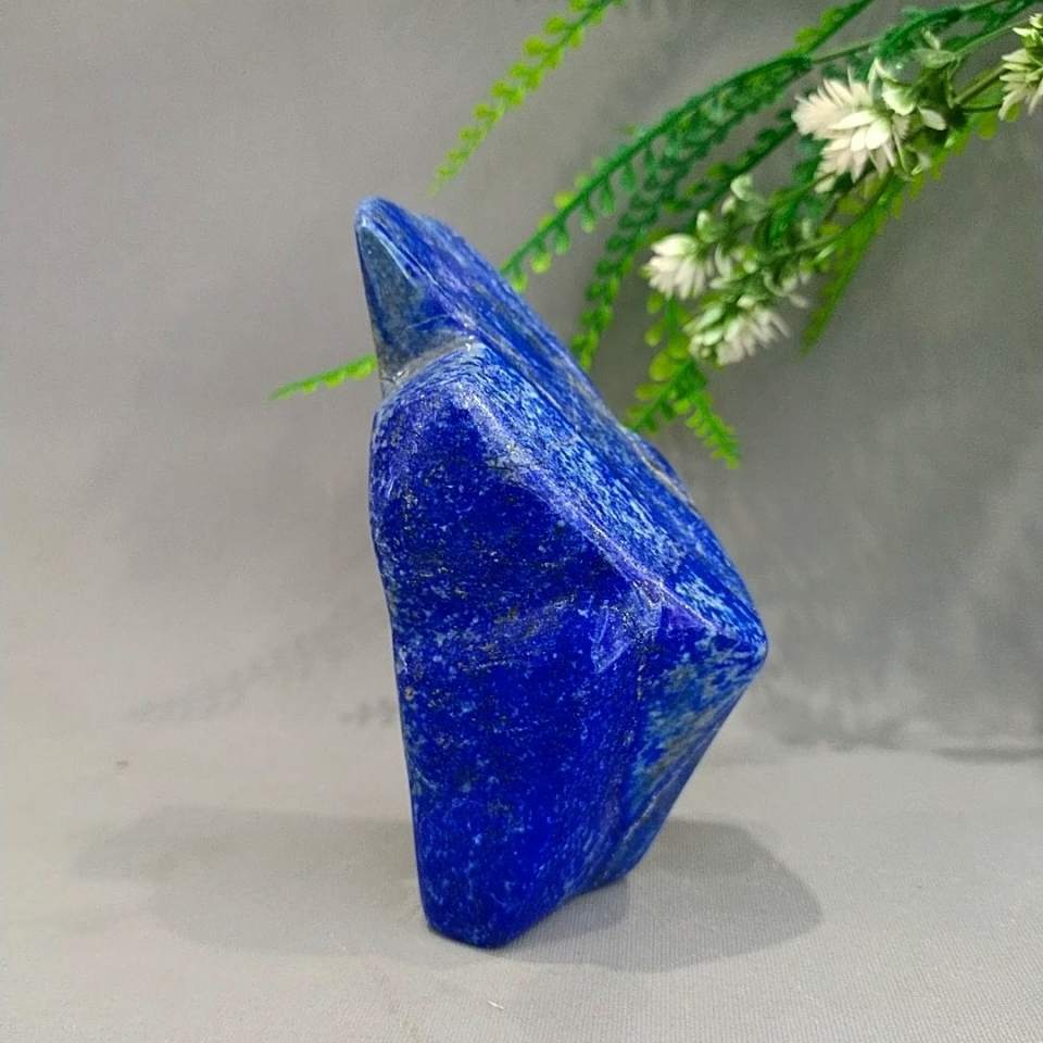 lapis lazuli doğal taş kütle 663 gr
