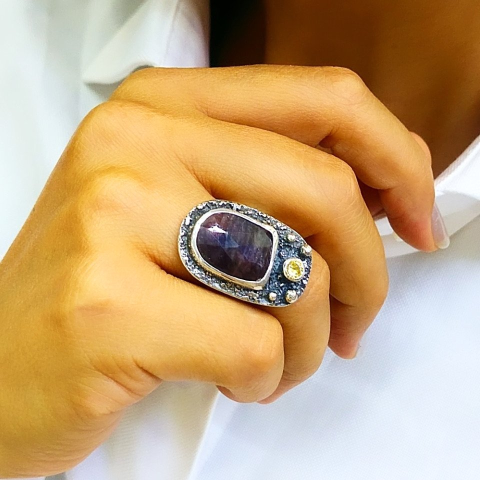 Ring mit besonderem Design aus natürlichem Rubinstein - ots1164