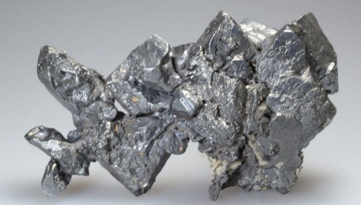 Akantit Mineral Özellikleri