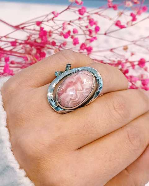 Rhodochrosit-Stein-Ring mit besonderem Design