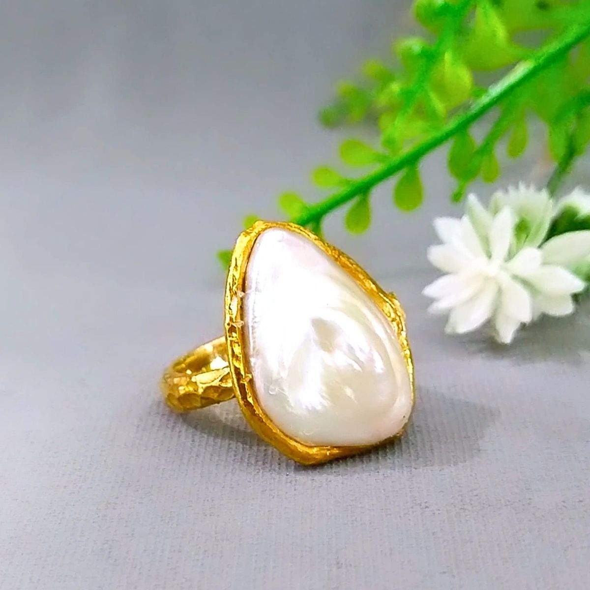 Barockperlenring mit besonderem Design