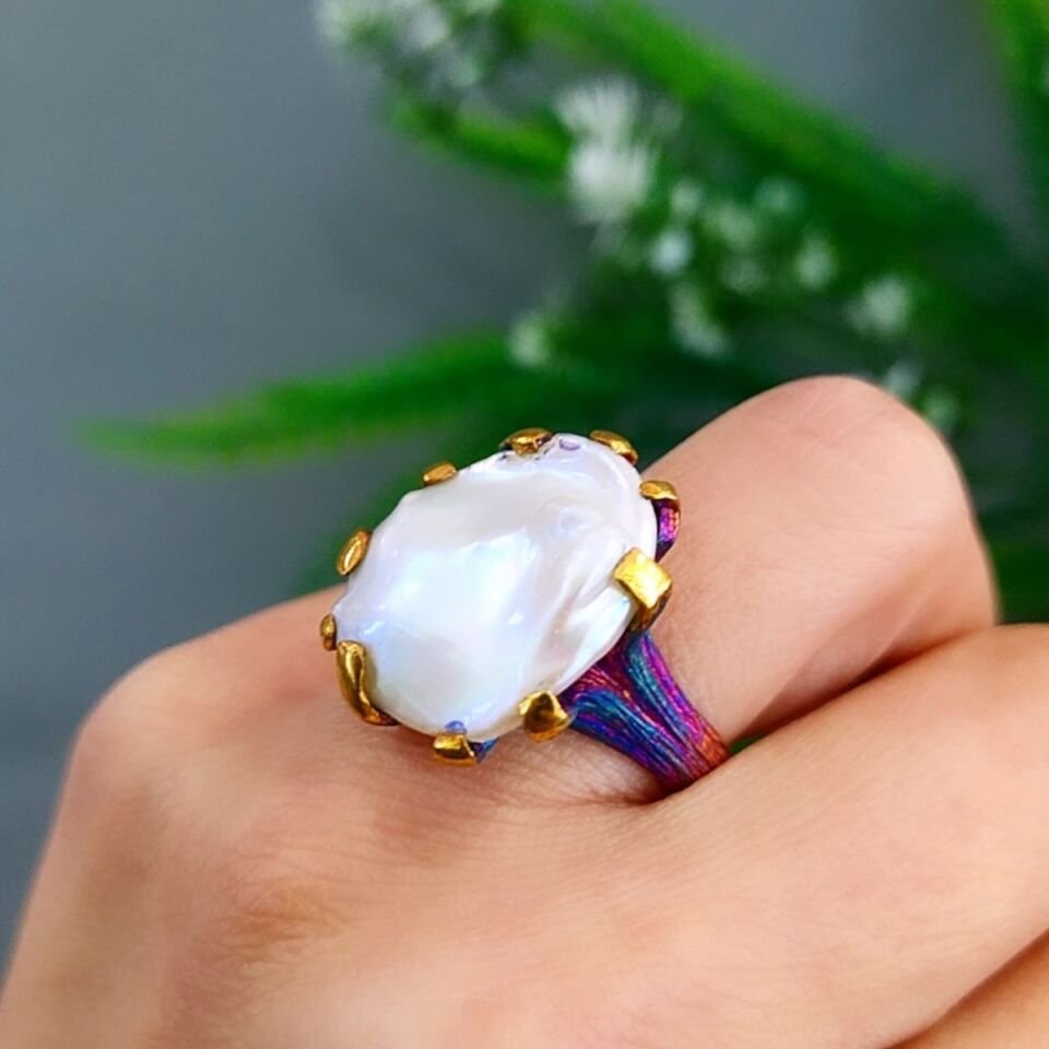 Barockperlenring mit besonderem Design
