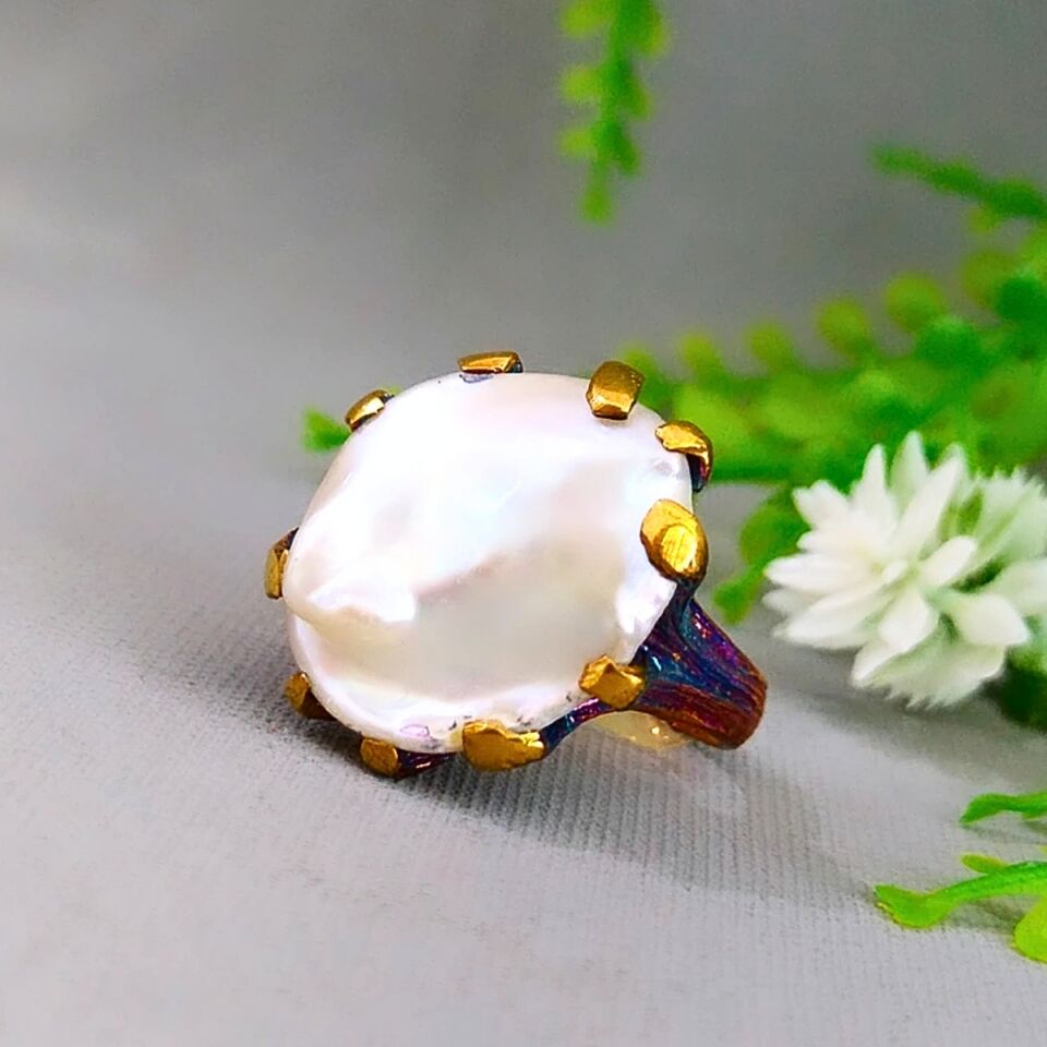 Barockperlenring mit besonderem Design