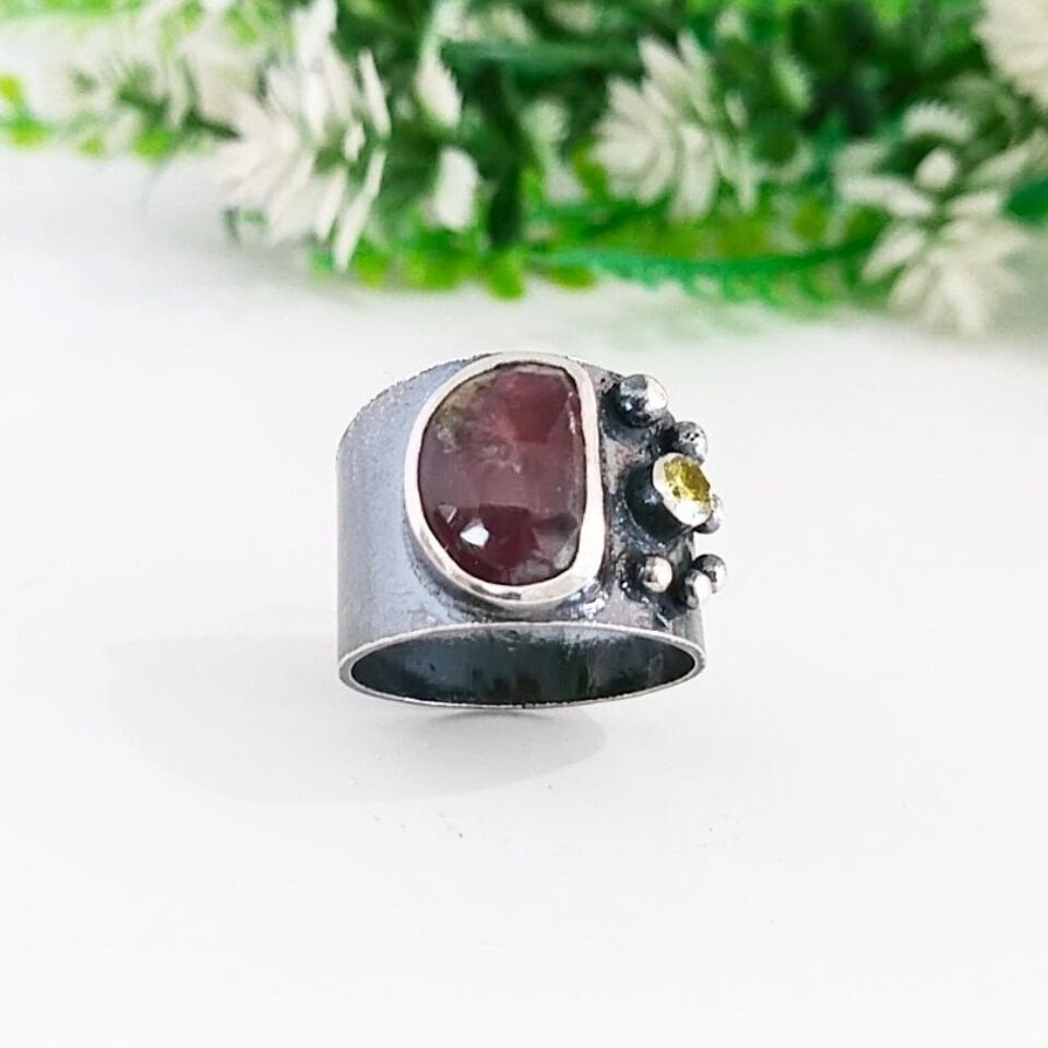 Rubinstein-Ring mit besonderem Design – OTS1118