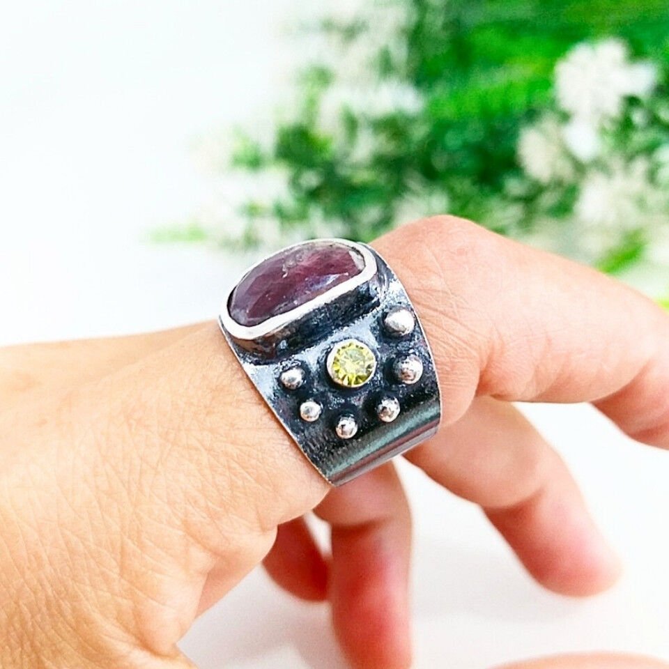 Rubinstein-Ring mit besonderem Design – OTS1118