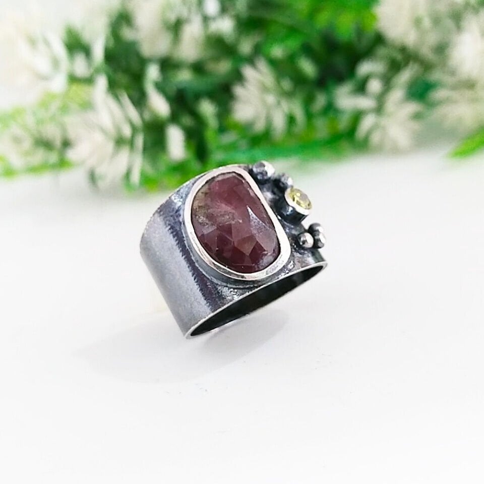Rubinstein-Ring mit besonderem Design – OTS1118