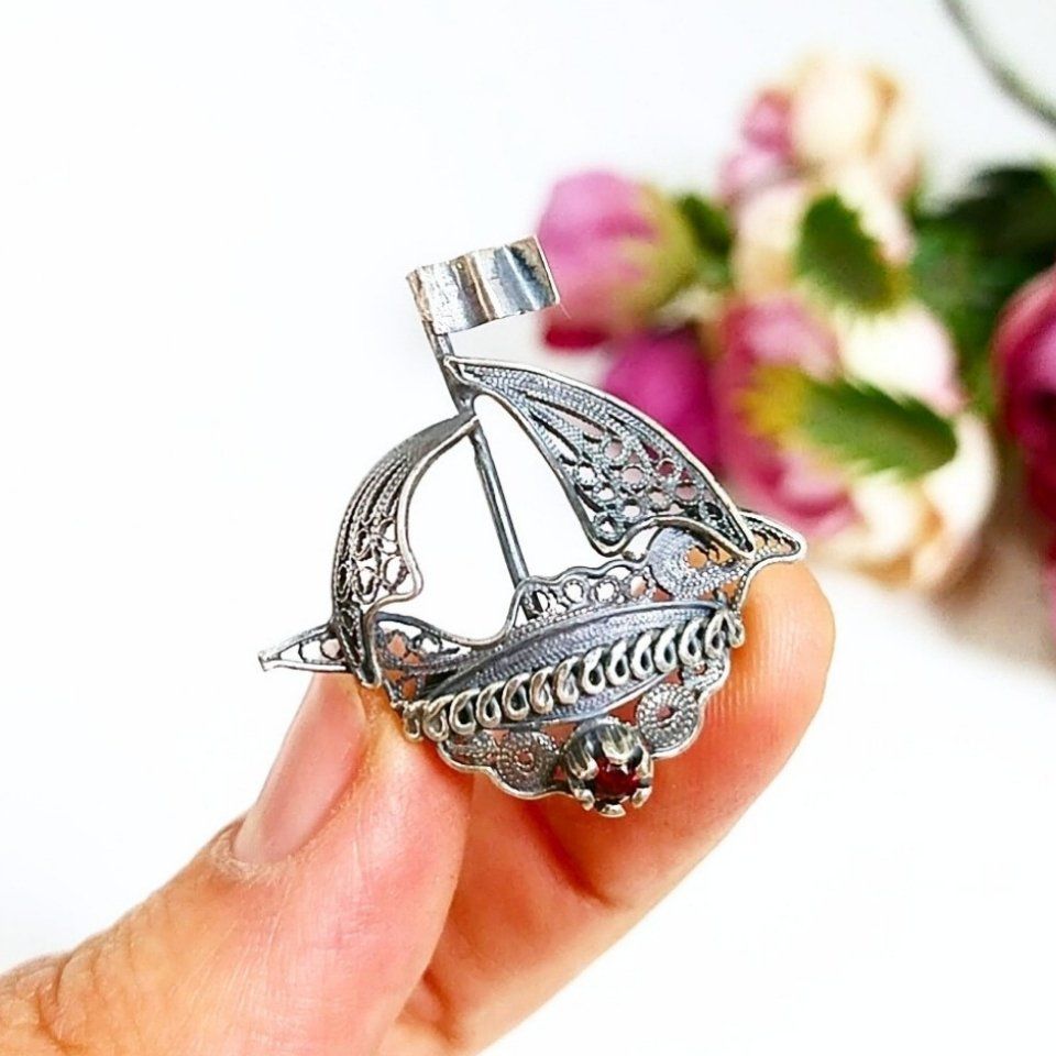 Özel Tasarım Granat Taşlı Yelkenli Figürlü Telkari Broş