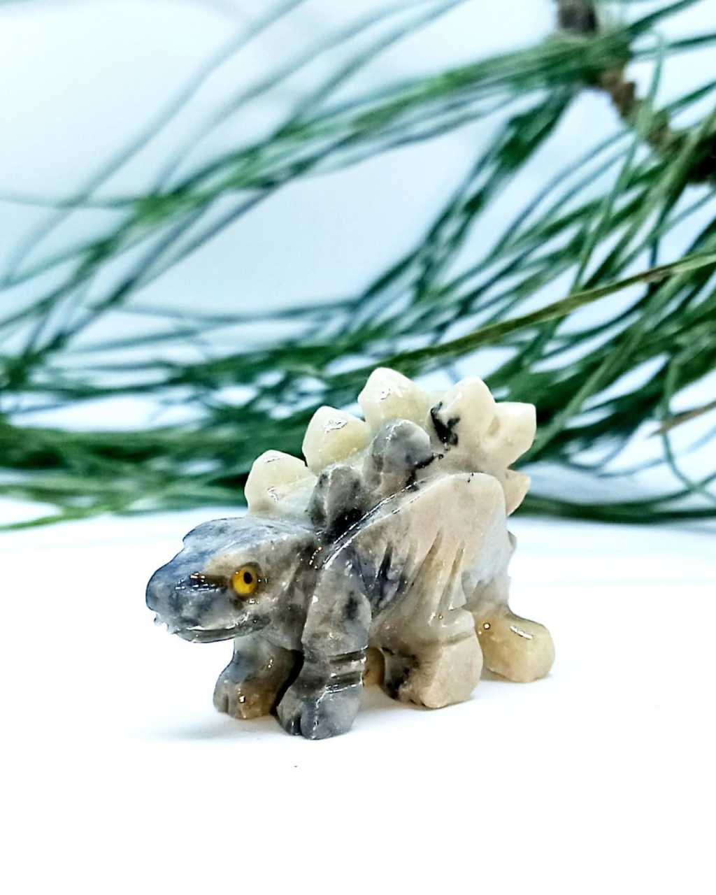 Handgefertigte Figur aus Jaspis-Naturstein