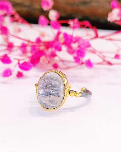 Turmalin-Natursteinring mit besonderem Design