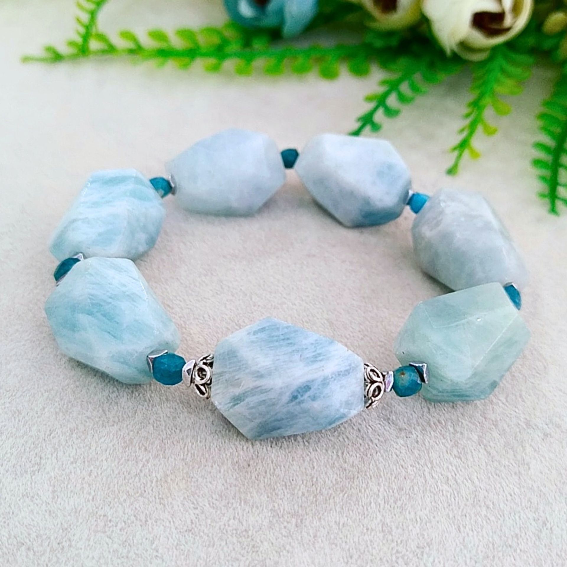 Aquamarin-Sonderdesign-Natursteinarmband B747
