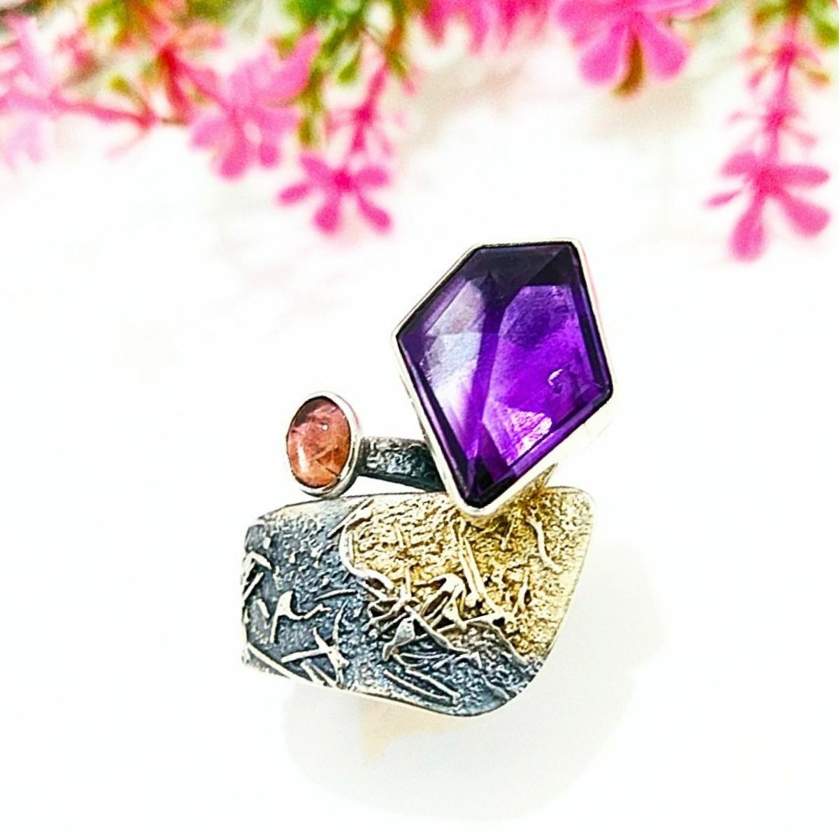 Amethyst-Turmalin-Stein-Ring mit besonderem Design