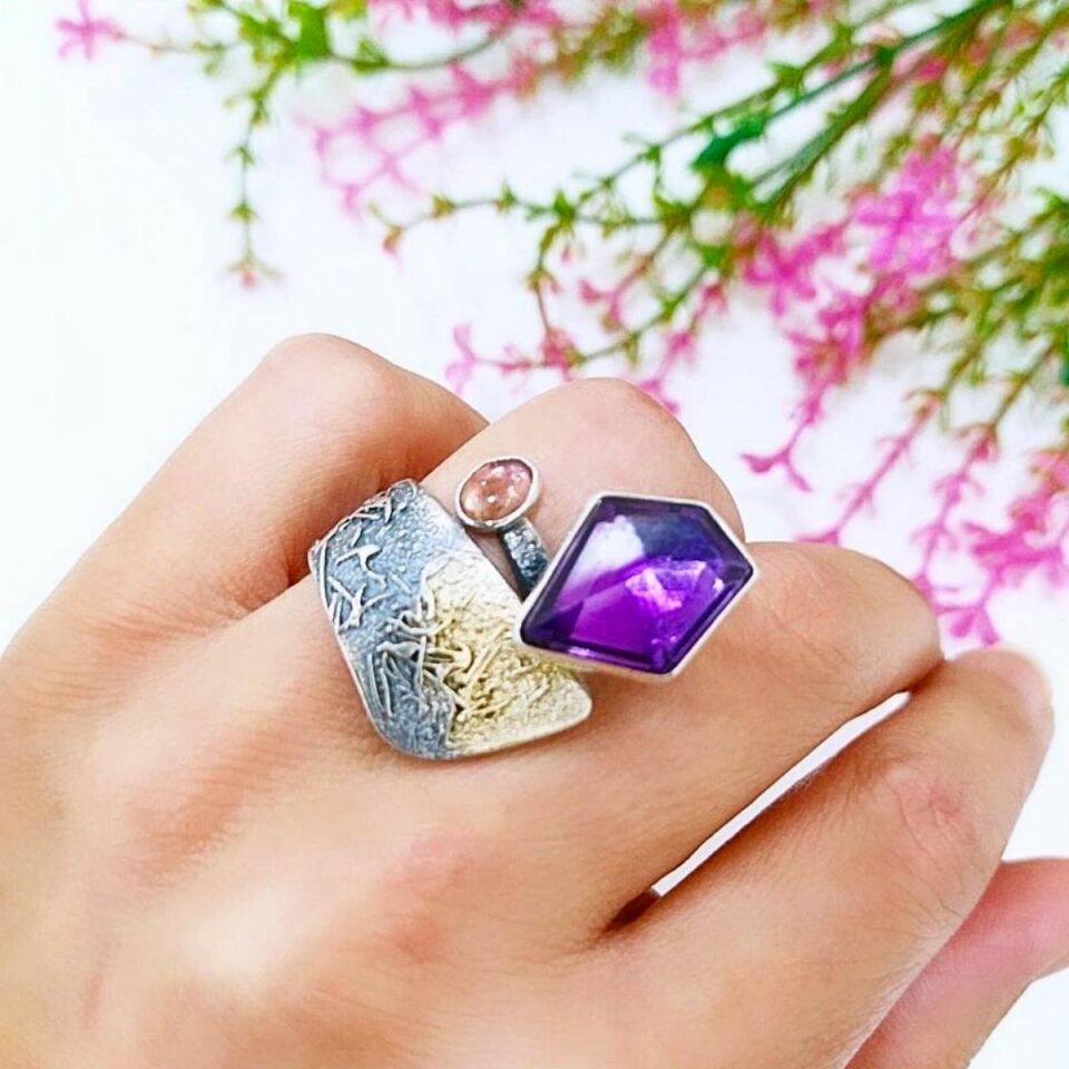 Amethyst-Turmalin-Stein-Ring mit besonderem Design