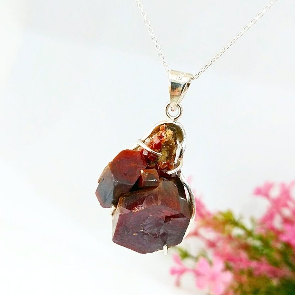 Vanadinit-Stein-Halskette mit speziellem Design – TSR1358