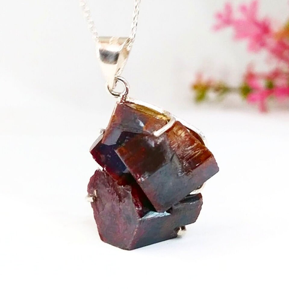 Vanadinite Stone Special Design Necklace – TSR1361