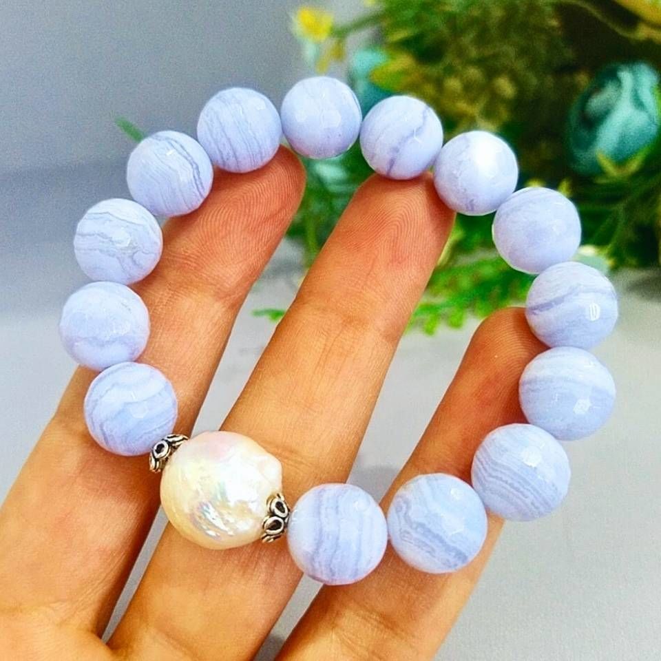 12 mm großes Armband aus Chalcedon und Barockperle