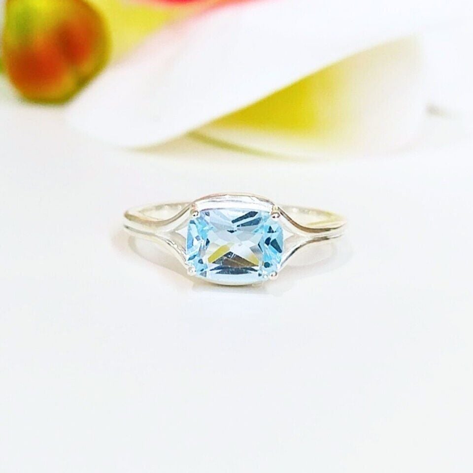 Blue Topaz Special Design Ring - OTS1136