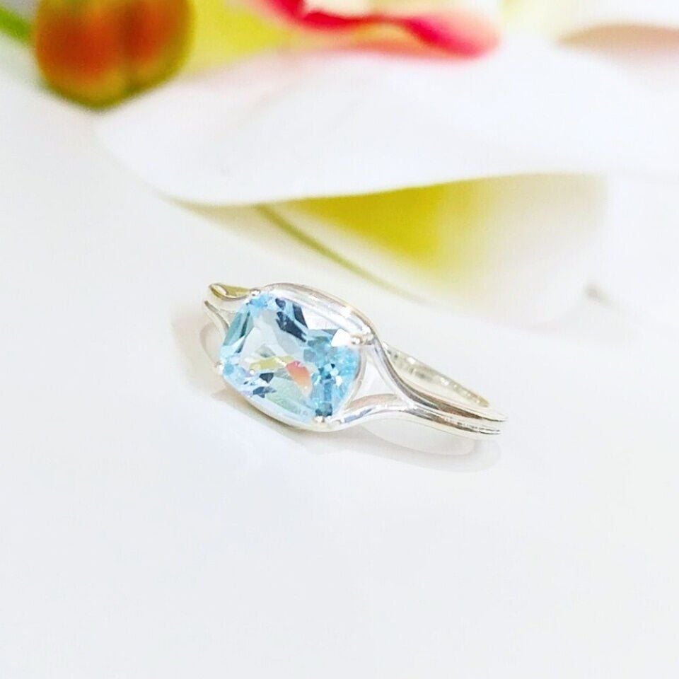 Blue Topaz Special Design Ring - OTS1136