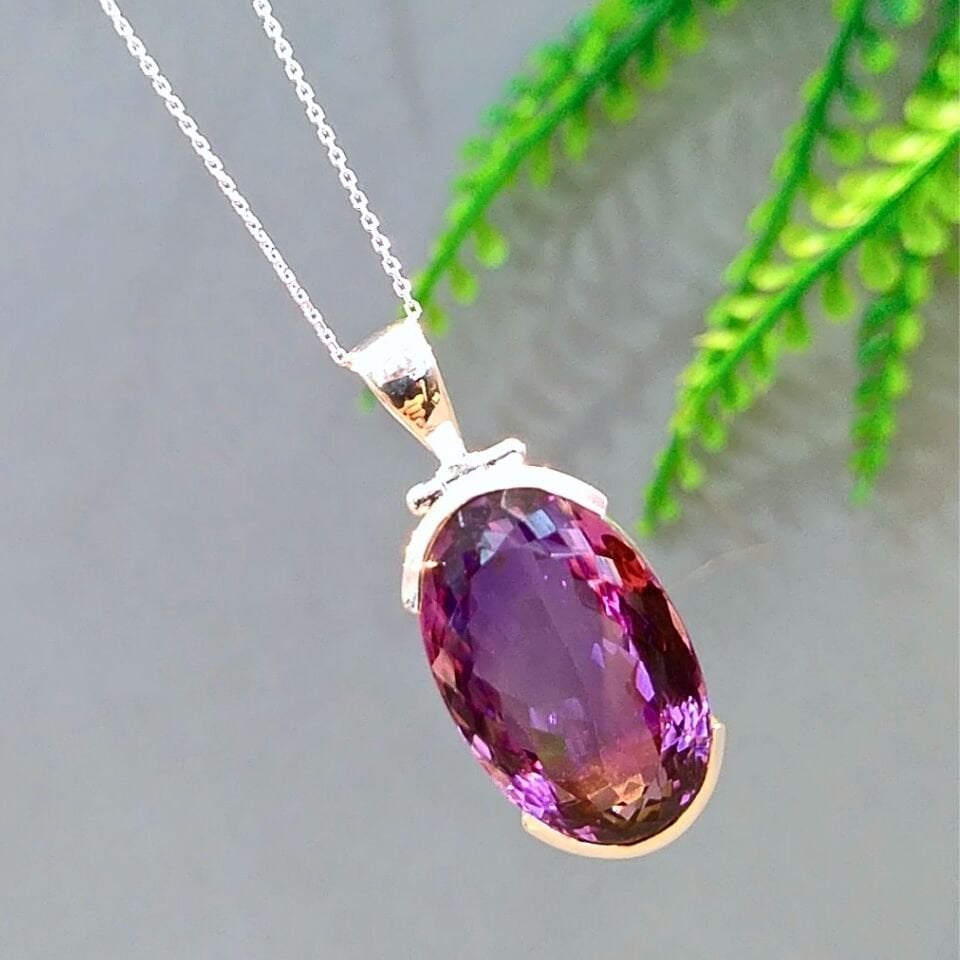 Amethyststein-Halskette mit besonderem Design