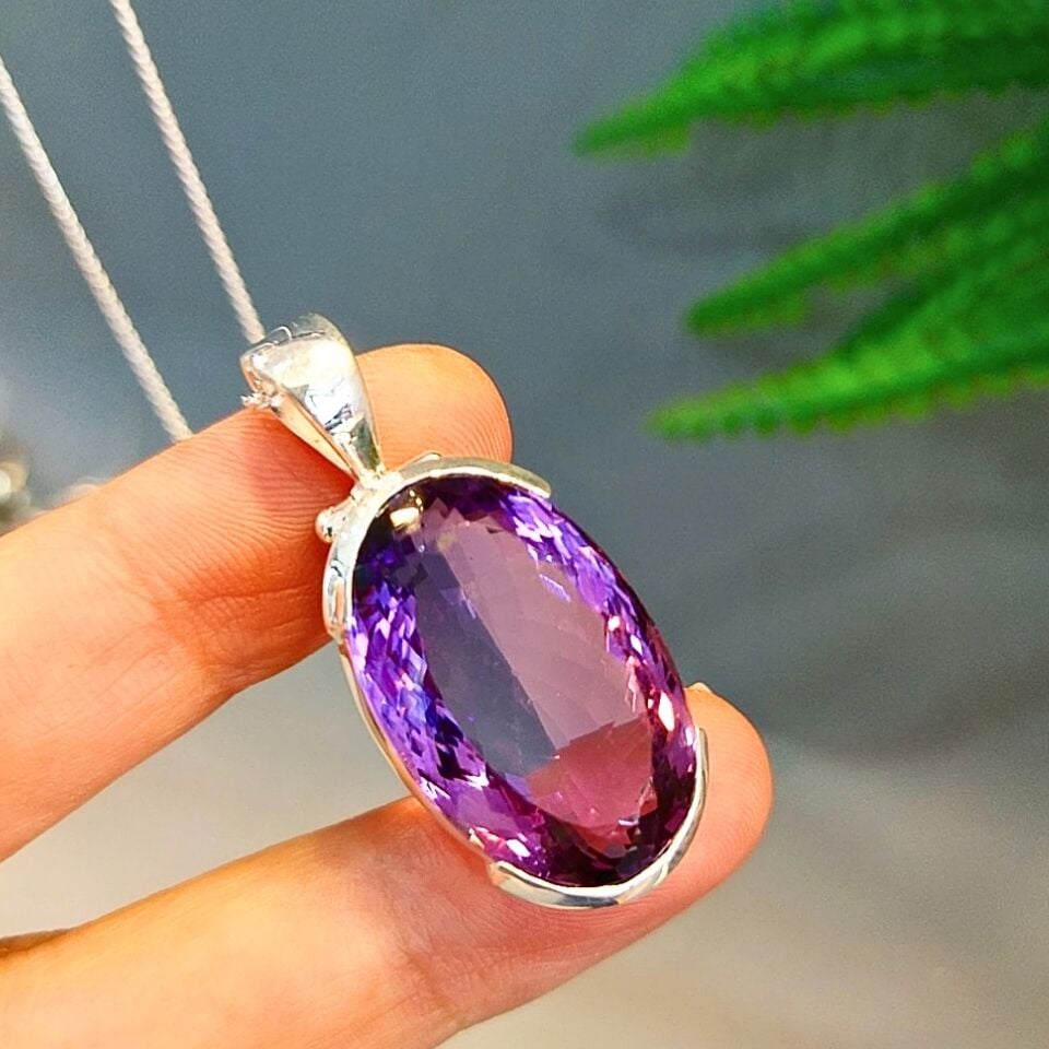 Amethyststein-Halskette mit besonderem Design