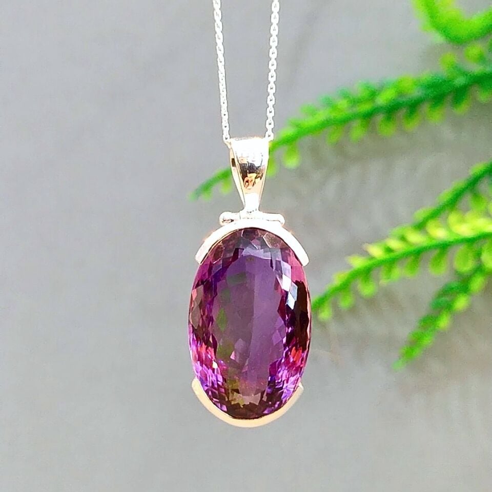 Amethyststein-Halskette mit besonderem Design