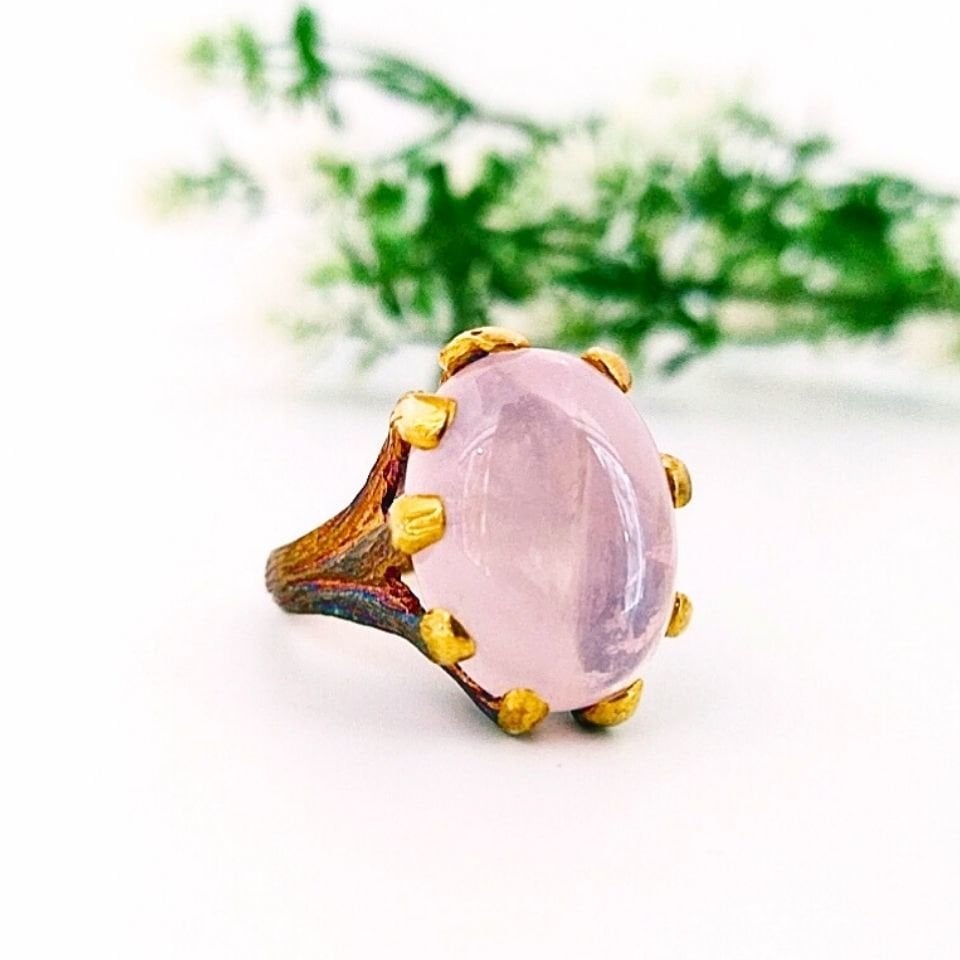 Rosenquarz-Ring mit besonderem Design