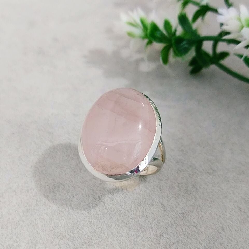 Rosenquarz-Ring mit besonderem Design
