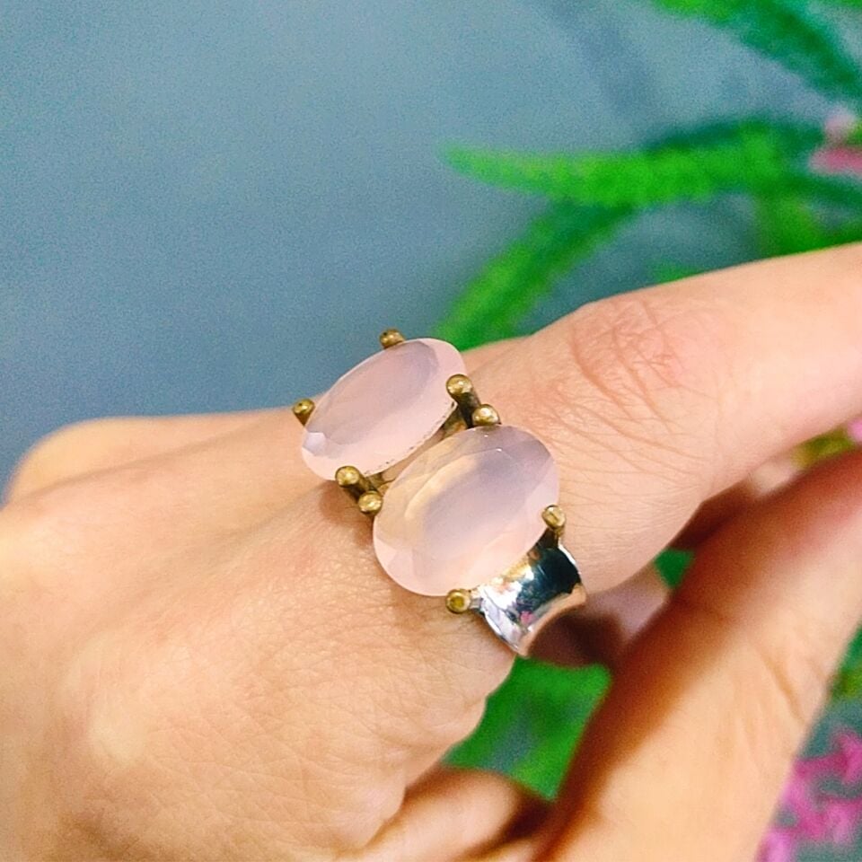 Rosenquarz-Ring mit besonderem Design