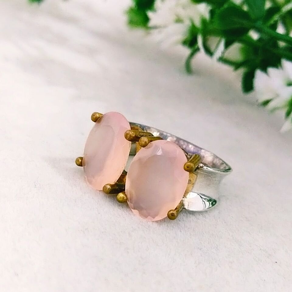 Rosenquarz-Ring mit besonderem Design