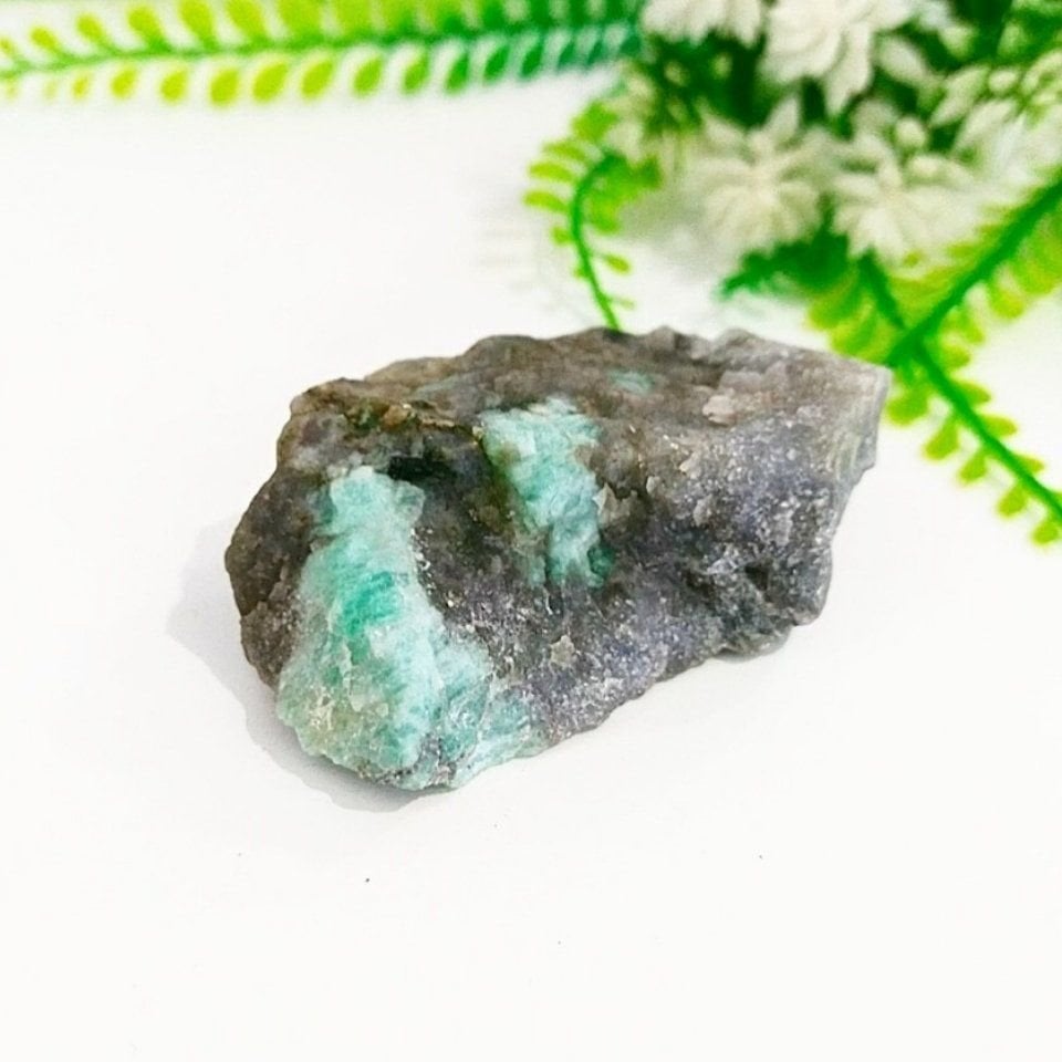 Biotite Zümrüt Doğal Taş Kütle - MNR1019