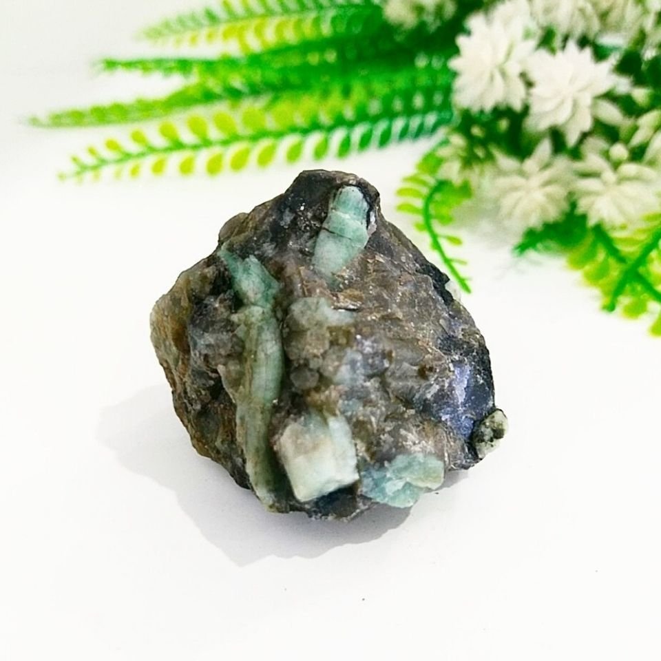 Biotite Zümrüt Doğal Taş Kütle - MNR1021