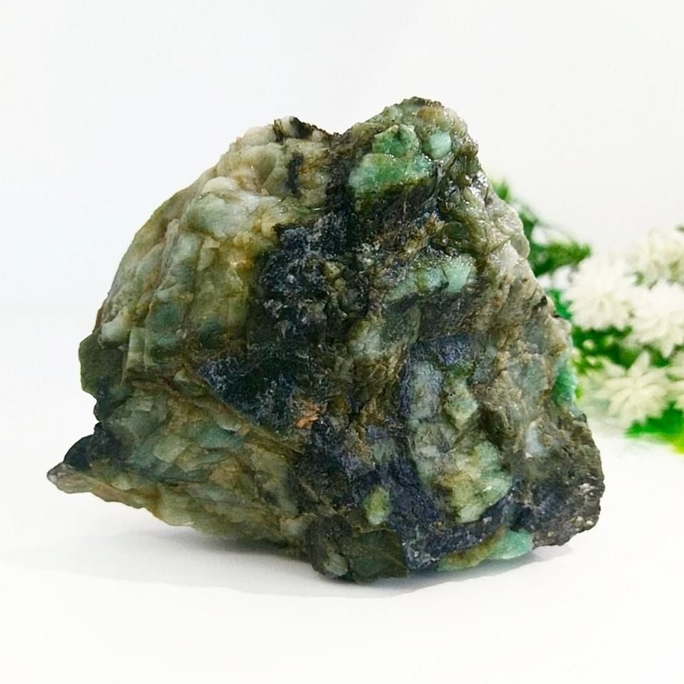 Biotite Zümrüt Doğal Taş Kütle - MNR1024