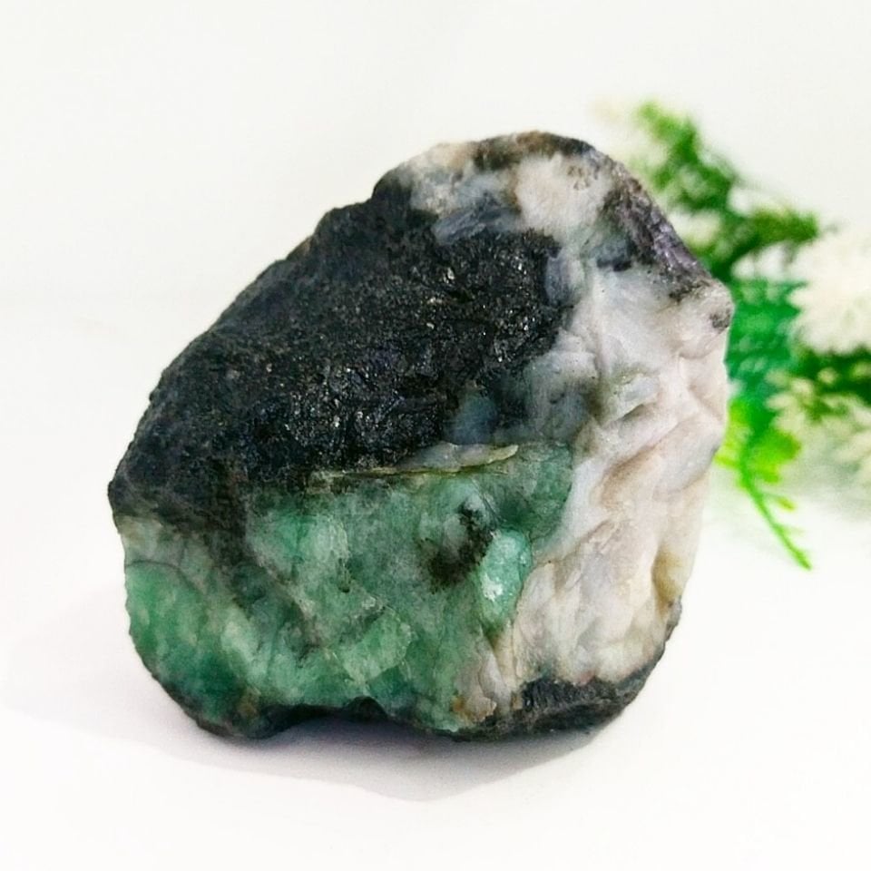 Biotite Zümrüt Doğal Taş Kütle - MNR1027