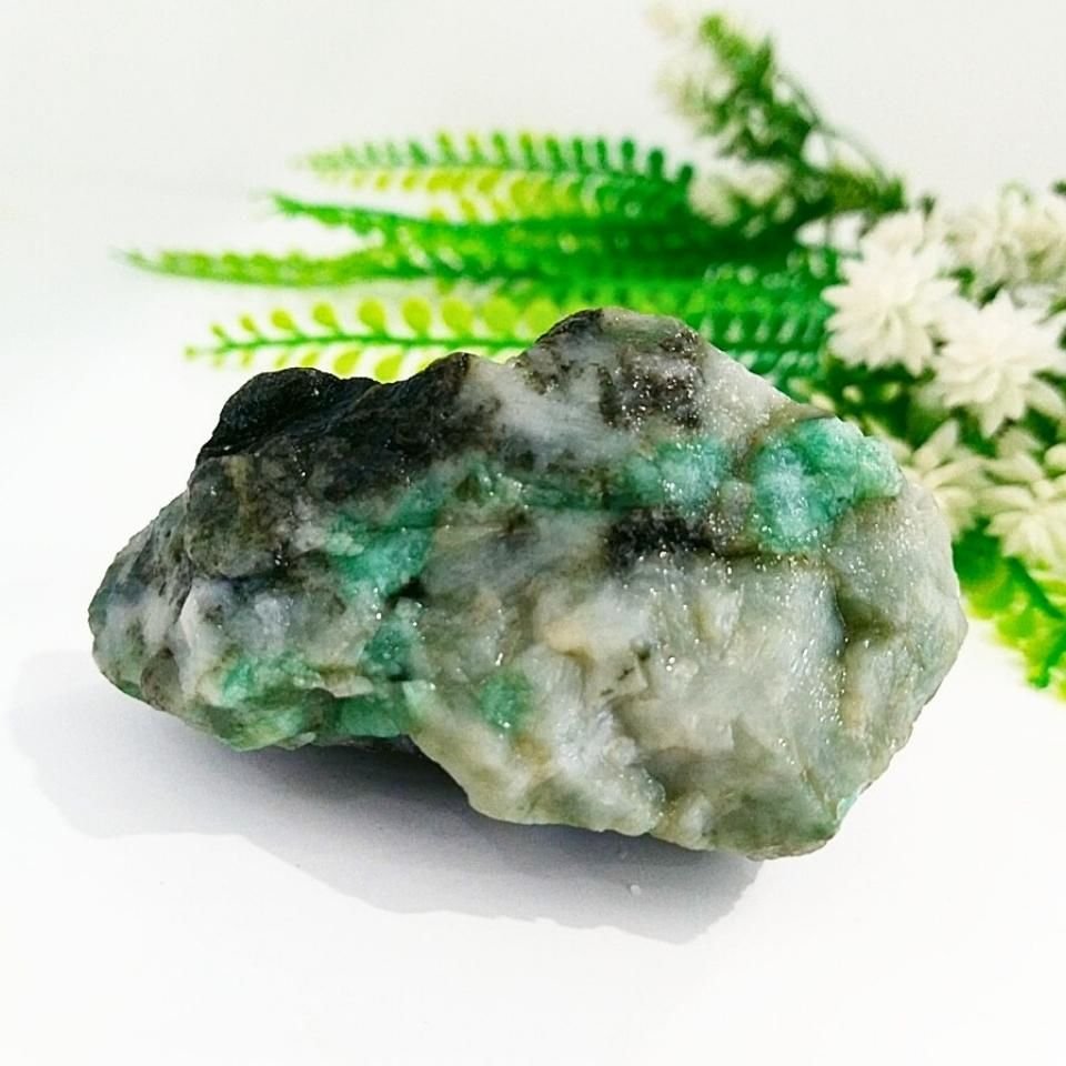 Biotite Zümrüt Doğal Taş Kütle - MNR1028