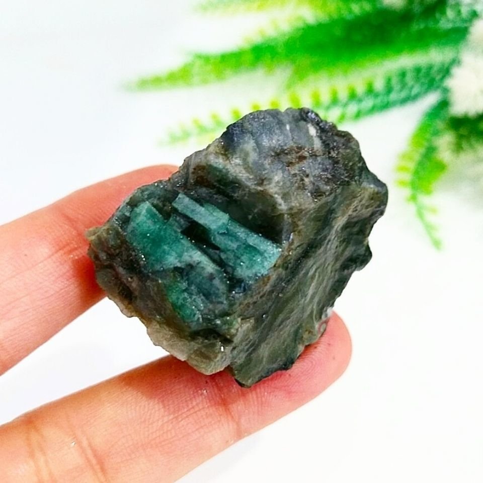 Biotite Zümrüt Doğal Taş Kütle - MNR1031