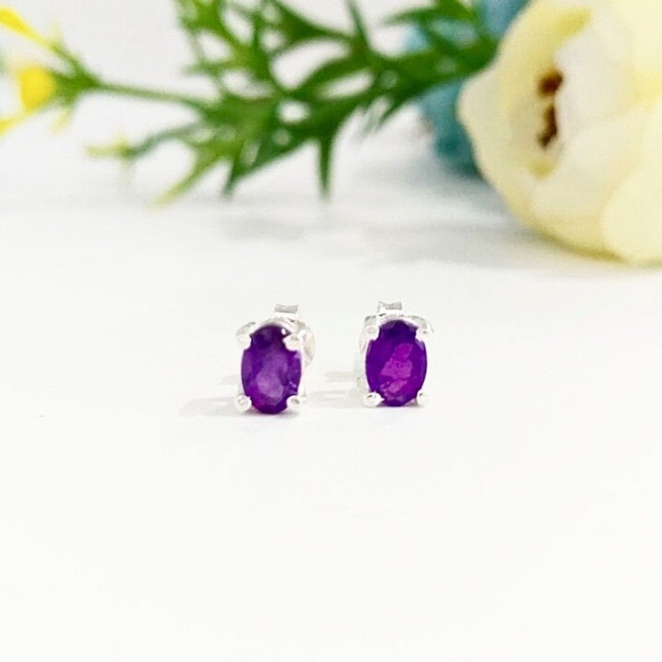Amethyststein-Ohrringe mit besonderem Design