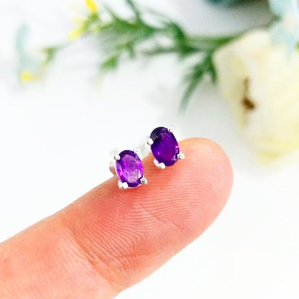 Amethyststein-Ohrringe mit besonderem Design