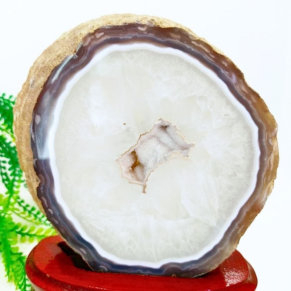 Chalcedony Agate and Quartz Natural Stone Mass 00651