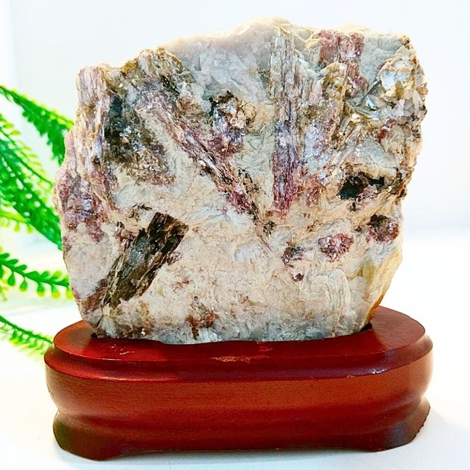 Tourmaline Collectible Natural Stone Mass 0661