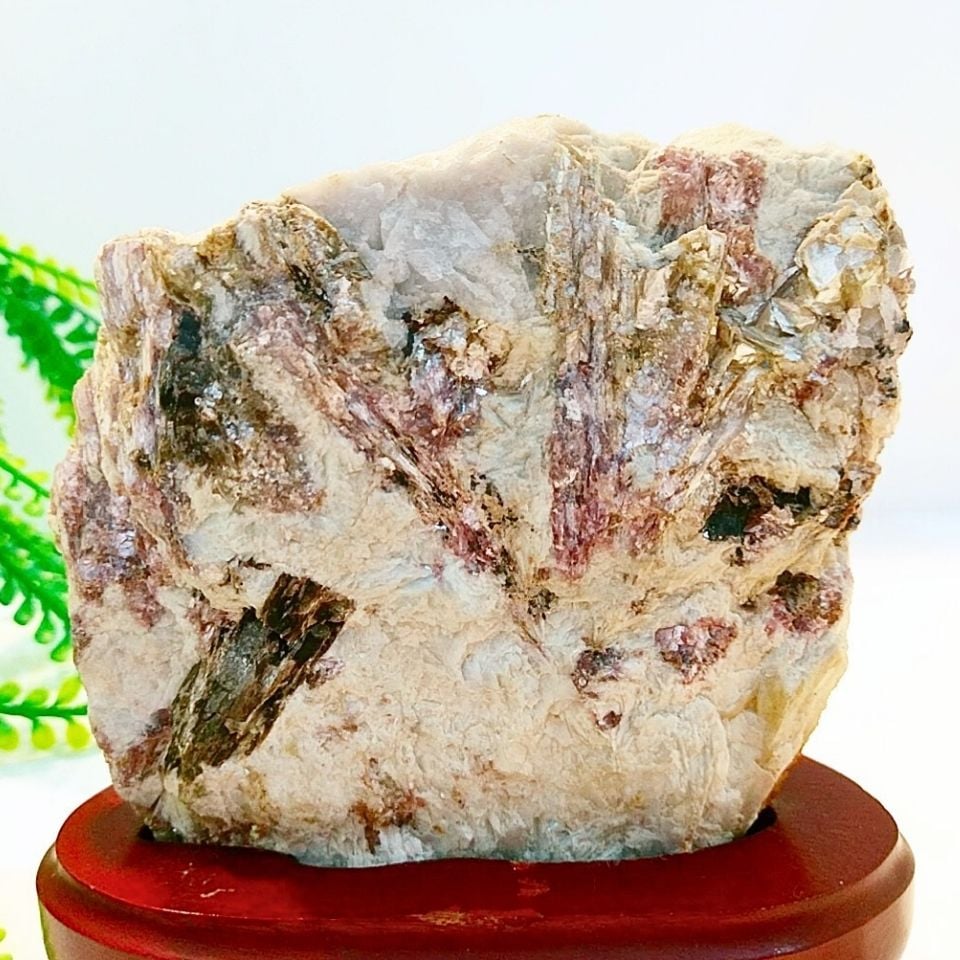 Tourmaline Collectible Natural Stone Mass 0661