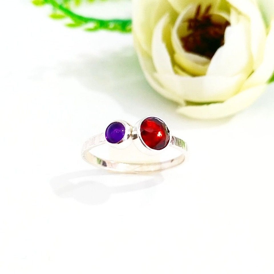 Granat- und Amethyst-Natursteinring