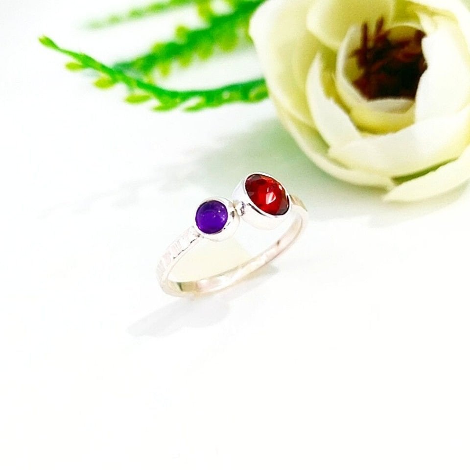 Granat- und Amethyst-Natursteinring