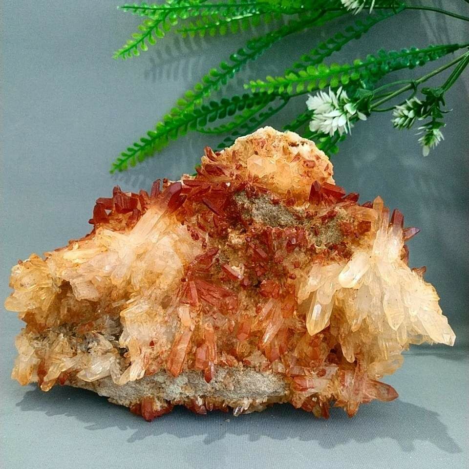 Kırmızı Kuvars Kristal Kümesi 1513 gr
