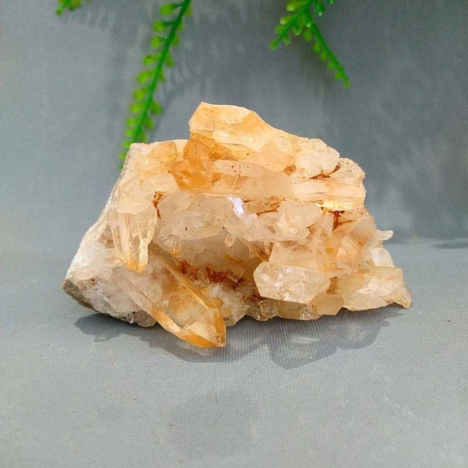 Kırmızı Kuvars Kristal Kümesi 265 gr